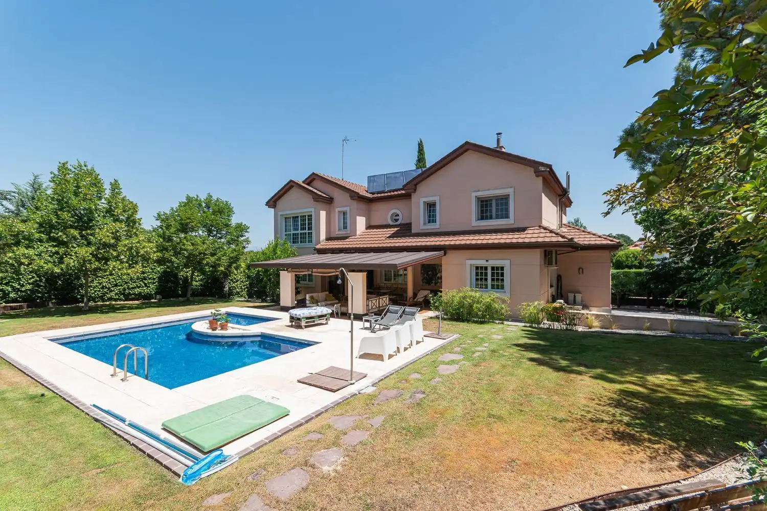Garden of Houses for sale in Boadilla del Monte  with Air Conditioner, Heating and Storage room