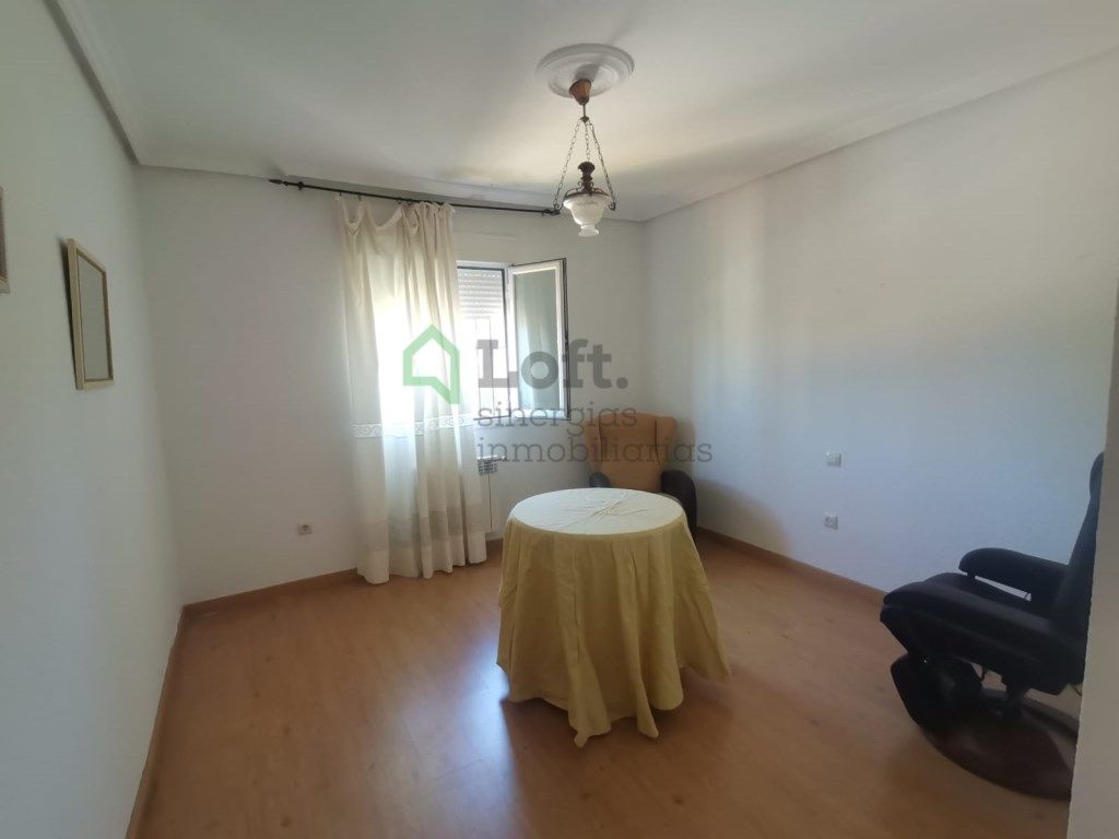 Single-family semi-detached to rent in Avenida Elvas