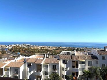 Apartamento con piscina en venta en Calahonda