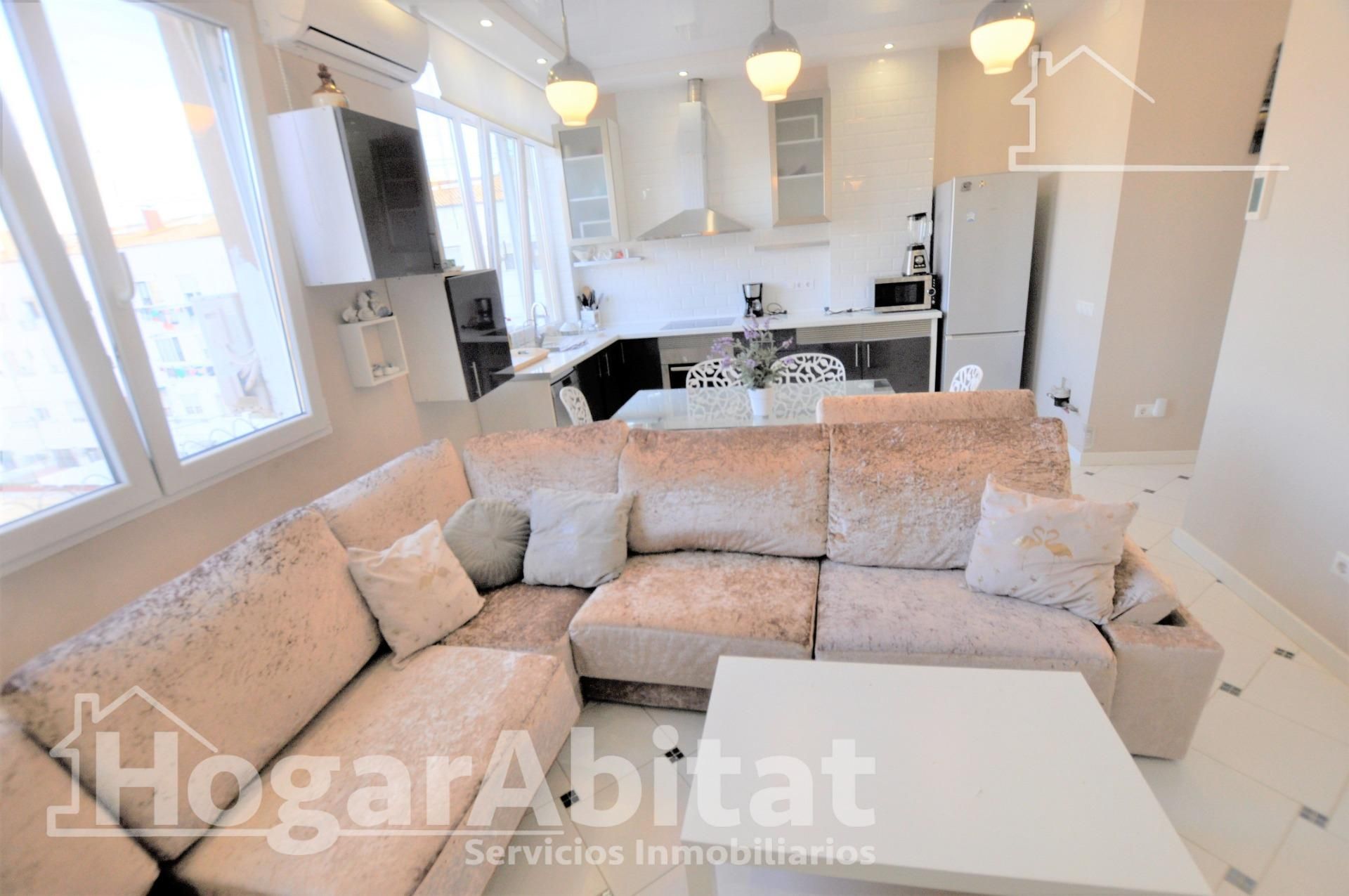 Sala d'estar de Pis en venda en  Valencia Capital amb Aire condicionat, Moblat i Alarma