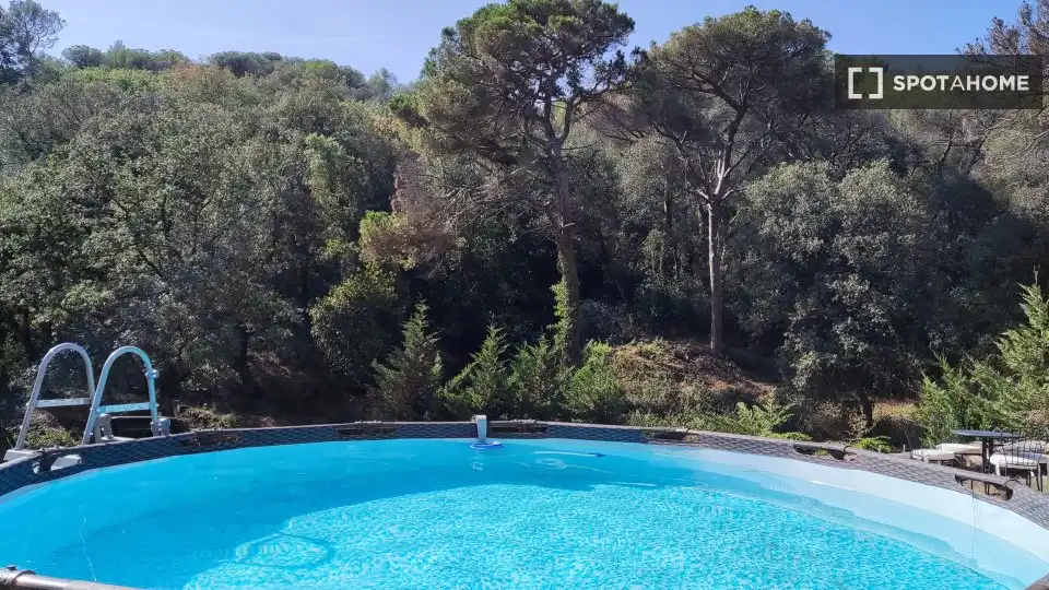 Piscina de Pis de lloguer en Vallromanes amb Aire condicionat, Calefacció i Moblat