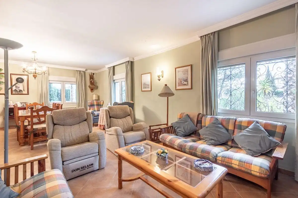 Wohnzimmer von Wohnung zur Miete in Jun mit Klimaanlage, Heizung und Privatgarten