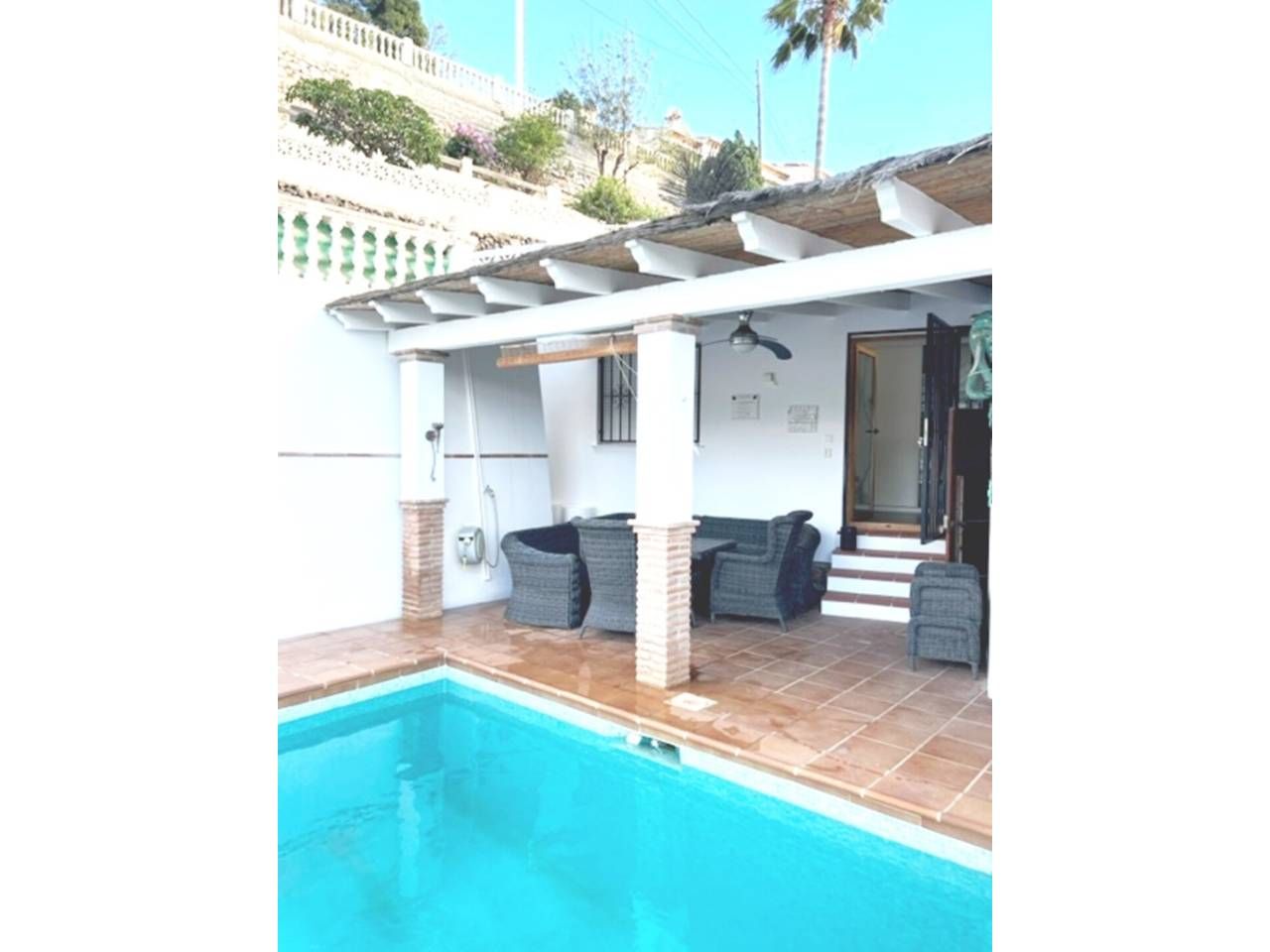 Vista exterior de Casa o xalet en venda en Almuñécar amb Aire condicionat i Jardí privat