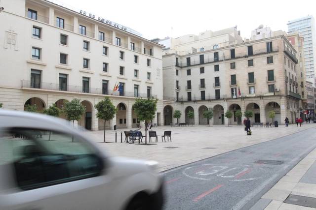 Piso en Alquiler en Plaça de l'Ajuntament en Casco Antiguo - Sta. Cruz - Ayuntamiento