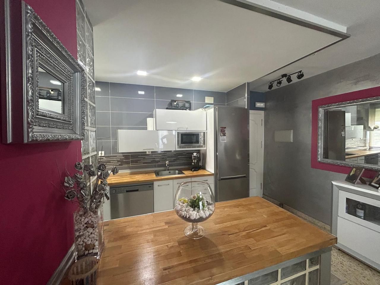 Kitchen of Flat for sale in Dos Hermanas  with Air Conditioner