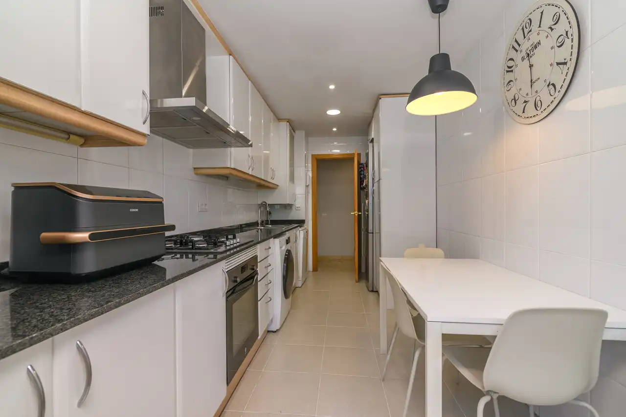 Küche von Wohnung zum Verkauf in Gavà mit Klimaanlage, Heizung und Balkon