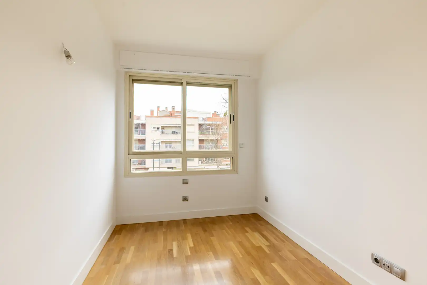 Habitación de Piso de alquiler en Pozuelo de Alarcón con Aire acondicionado, Calefacción y Jardín privado
