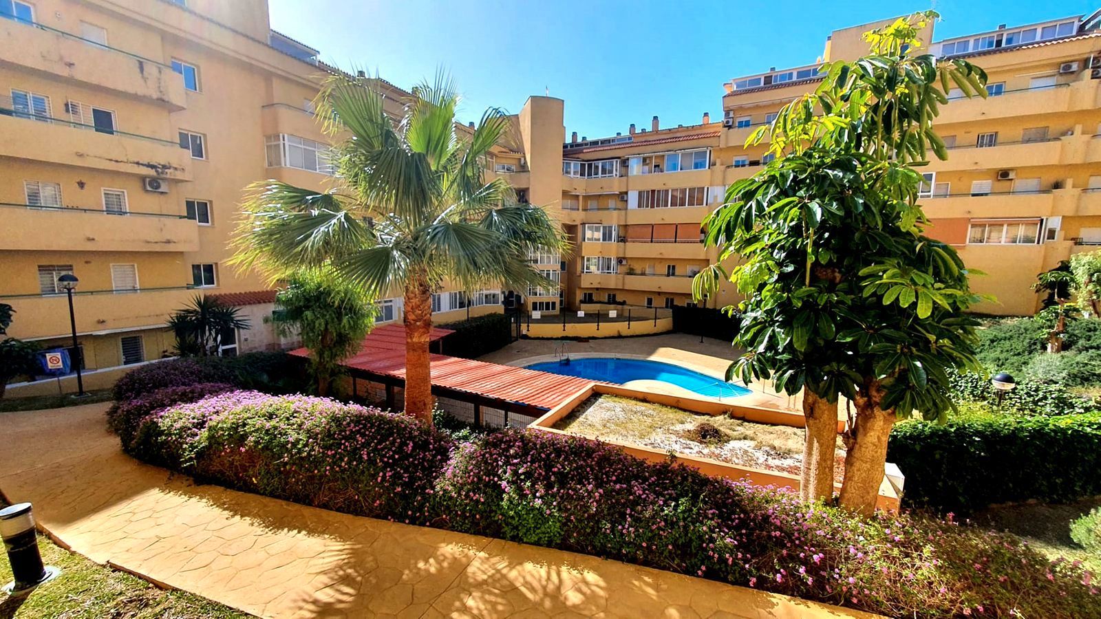 Exterior view of Apartment for sale in Fuengirola  with Air Conditioner, Terrace and Community pool