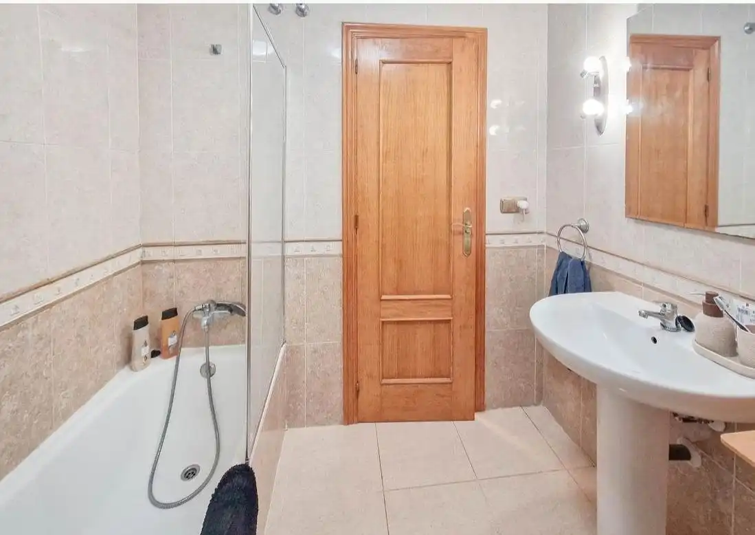 Bany de Apartament en venda en Orihuela amb Aire condicionat, Jardí privat i Piscina