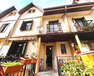 Exterior view of Single-family semi-detached for sale in Irun   with Terrace and Balcony