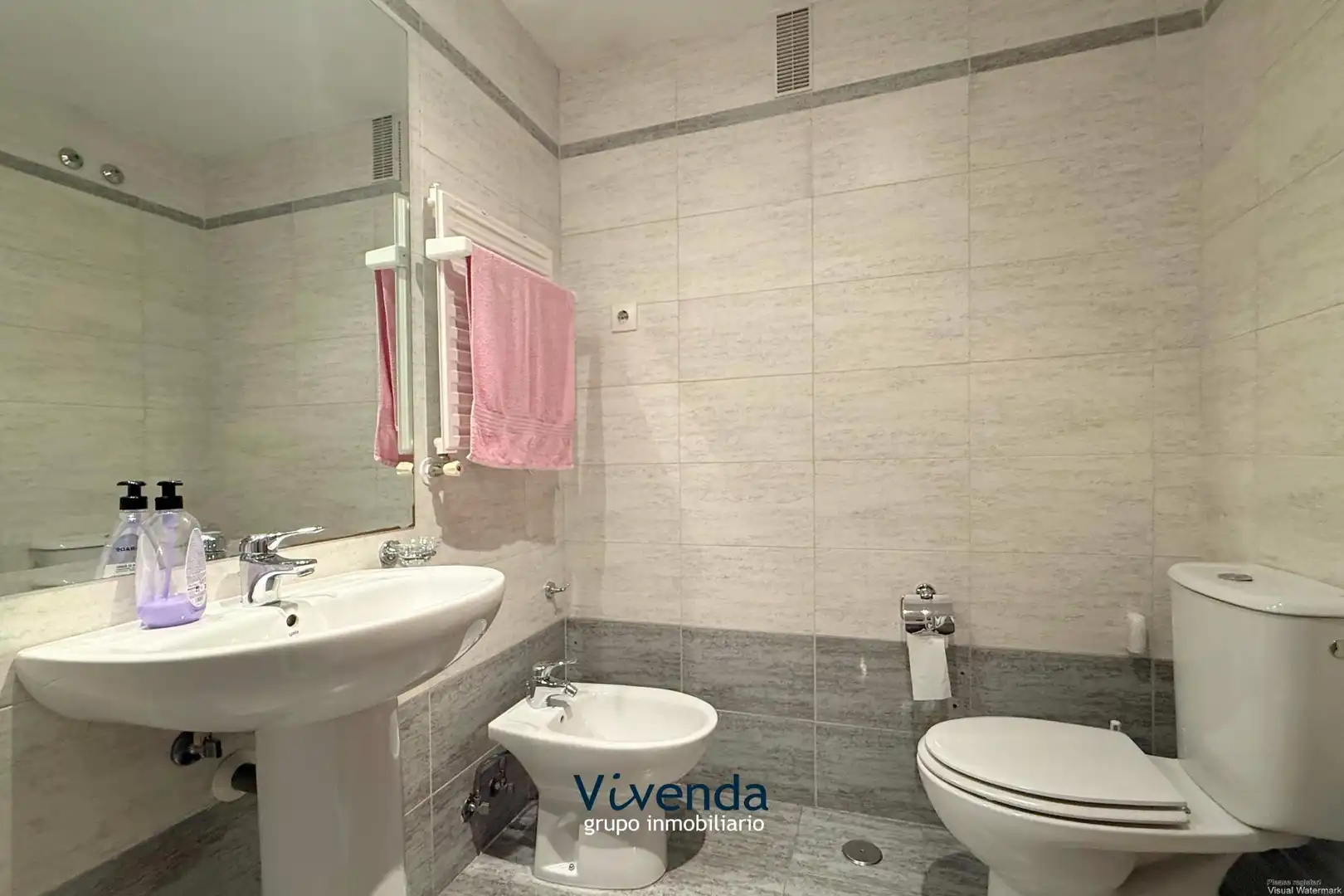 Bathroom of Flat for sale in Madrid  with Air Conditioner, Heating and Storage room