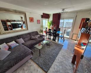 Living room of Flat for sale in Girona Capital  with Air Conditioner, Heating and Balcony