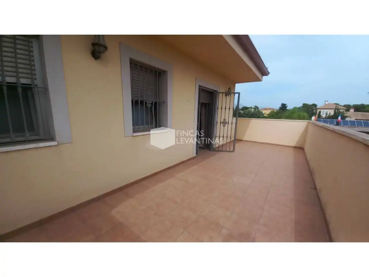 Terrassa de Casa o xalet en venda en San Vicente del Raspeig / Sant Vicent del Raspeig amb Aire condicionat, Jardí privat i Terrassa
