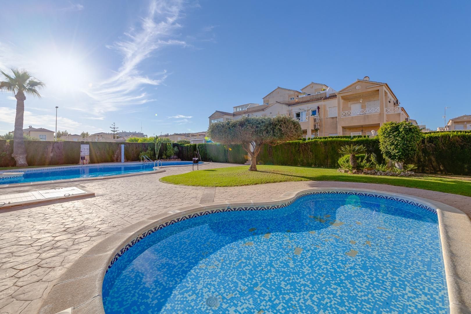 Swimming pool of House or chalet for sale in Torrevieja  with Air Conditioner, Private garden and Terrace