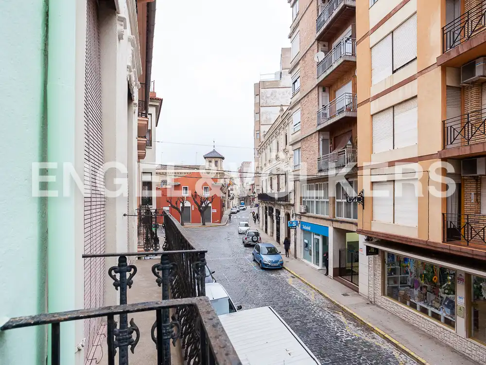 Vista exterior de Casa o xalet en venda en Carcaixent amb Calefacció, Terrassa i Balcó
