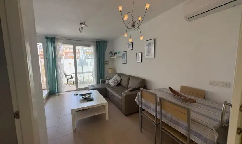 Wohnzimmer von Einfamilien-Reihenhaus zum Verkauf in Carboneras mit Klimaanlage, Terrasse und Abstellraum