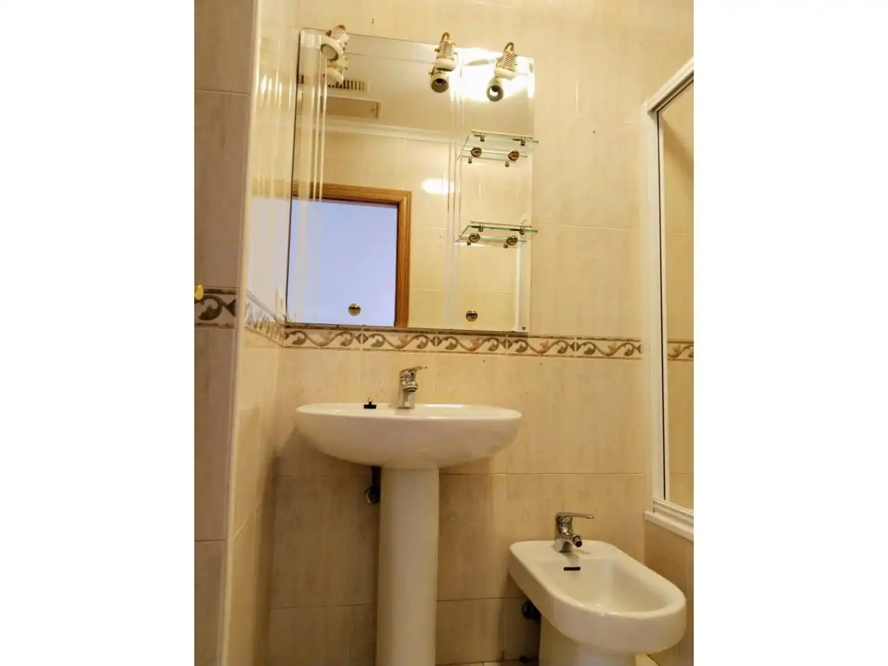 Baño de Piso en venta en Burgos con Calefacción y Amueblado