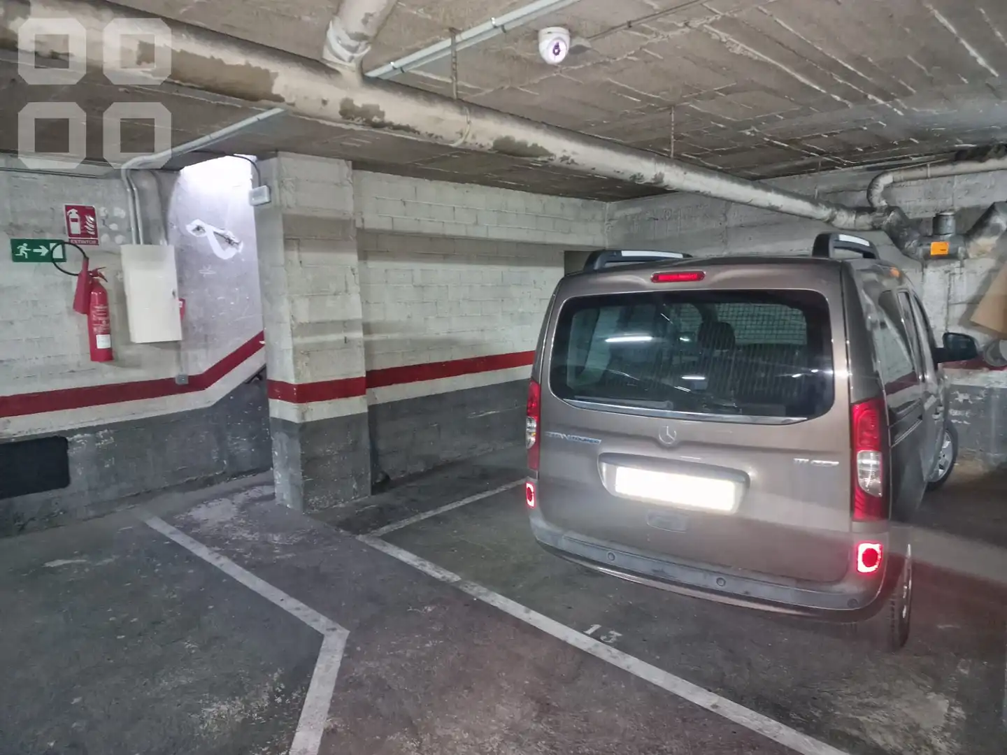 Parking de Piso en venta en L'Hospitalet de Llobregat con Parquet, Terraza y Balcón