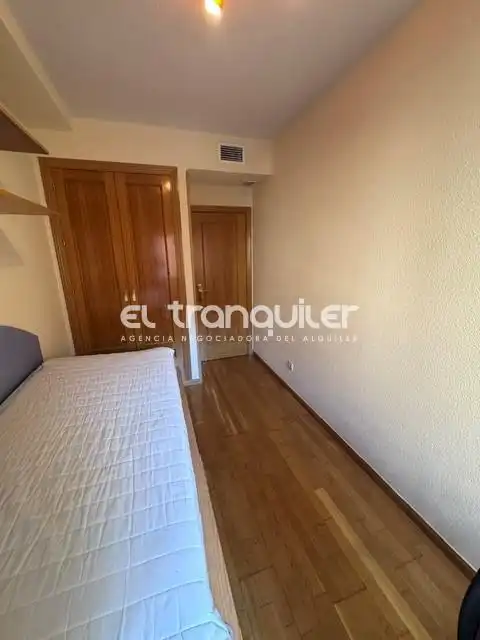Bedroom of Flat for rent in Madrid  with Air Conditioner, Swimming Pool and Furnished