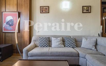 Living room of Flat for sale in  Barcelona Capital  with Air Conditioner, Heating and Parquet flooring