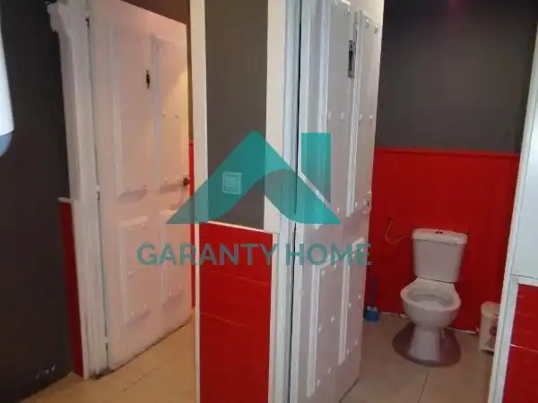 Baño de Local en venta en Cáceres con Aire acondicionado y Amueblado