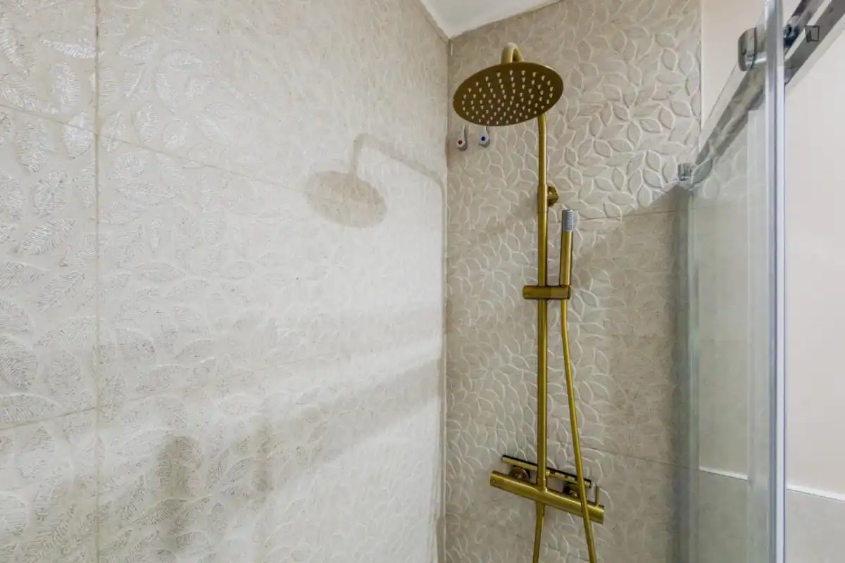 Badezimmer von Wohnung zur Miete in Barcelona mit Klimaanlage, Möbliert und Ofen