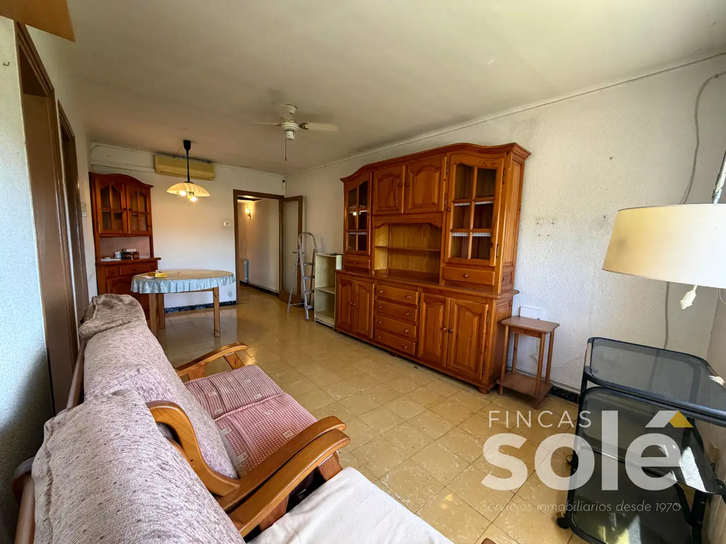 Sala d'estar de Pis en venda en Santa Coloma de Gramenet amb Moblat