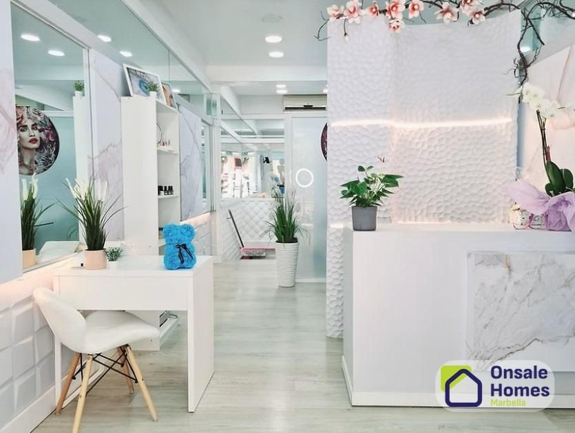 Premises to rent in Marbella  with Air Conditioner