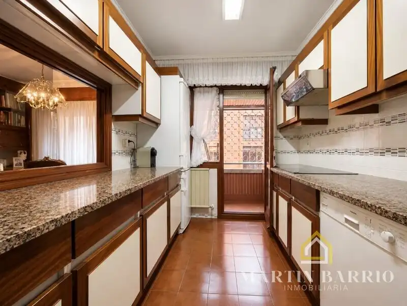 Küche von Wohnung zum Verkauf in Bilbao  mit Klimaanlage, Heizung und Terrasse