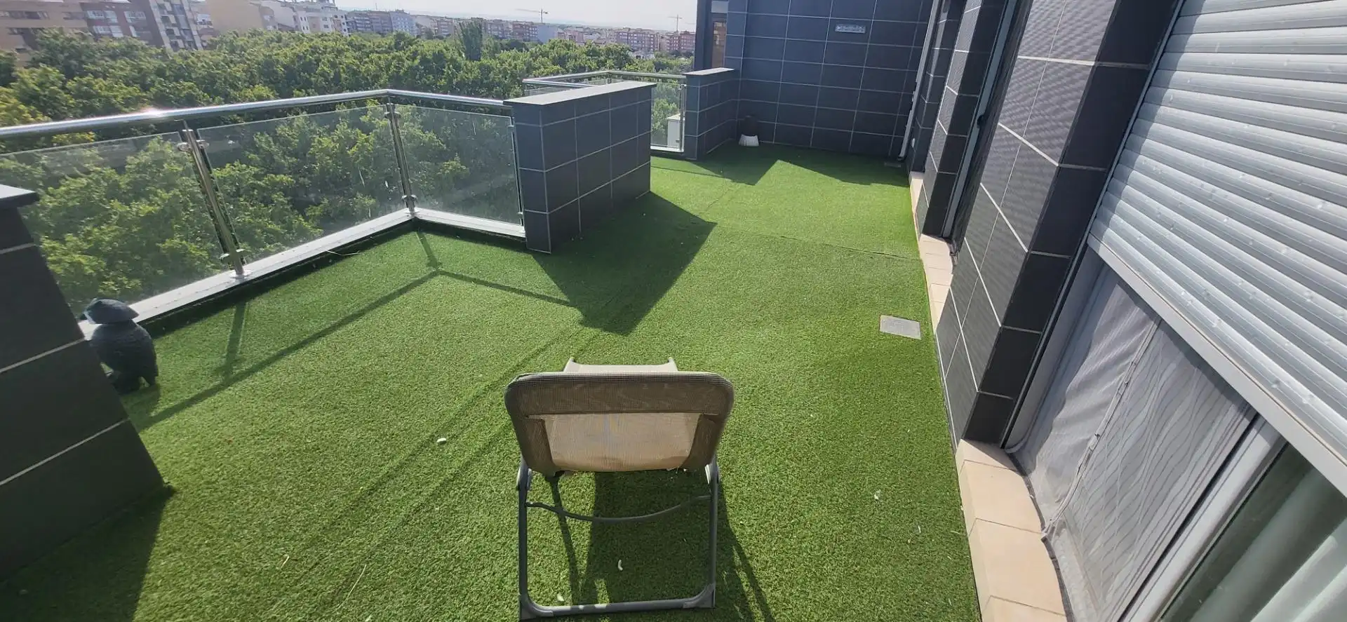 Attic for rent in Feria