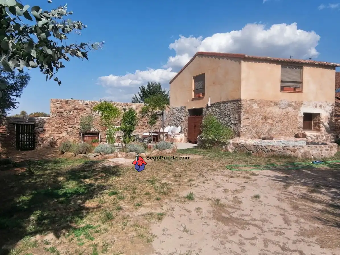 Casa en venda a Torrecaballeros