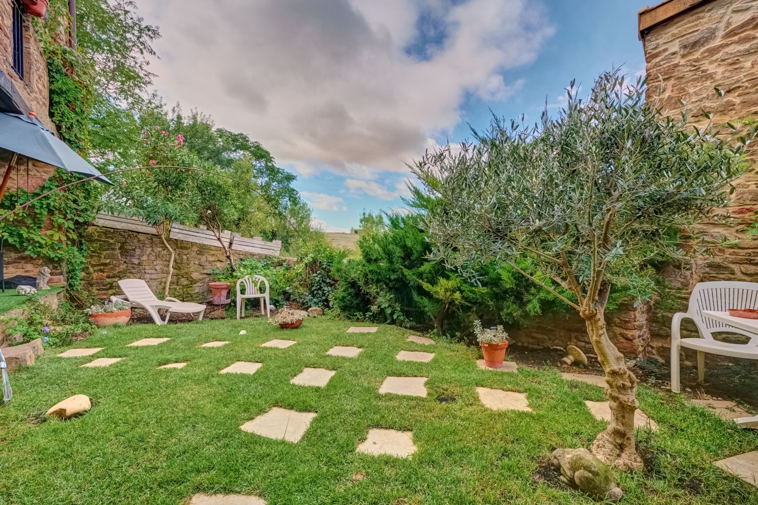 Jardí de Casa o xalet en venda en Undués de Lerda amb Calefacció, Jardí privat i Terrassa