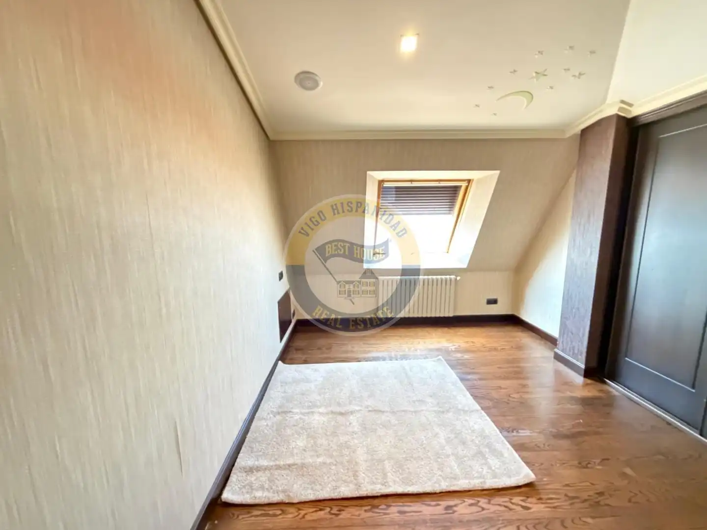Dachboden zur Miete in Vigo  mit Heizung, Parkett und Terrasse