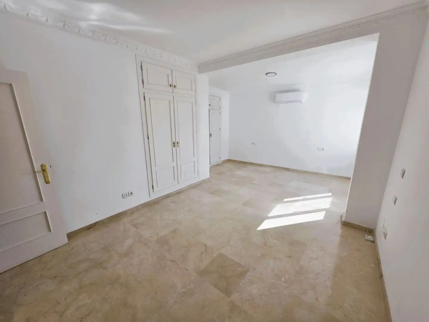 Dormitori de Casa o xalet de lloguer en Marbella amb Jardí privat, Terrassa i Piscina