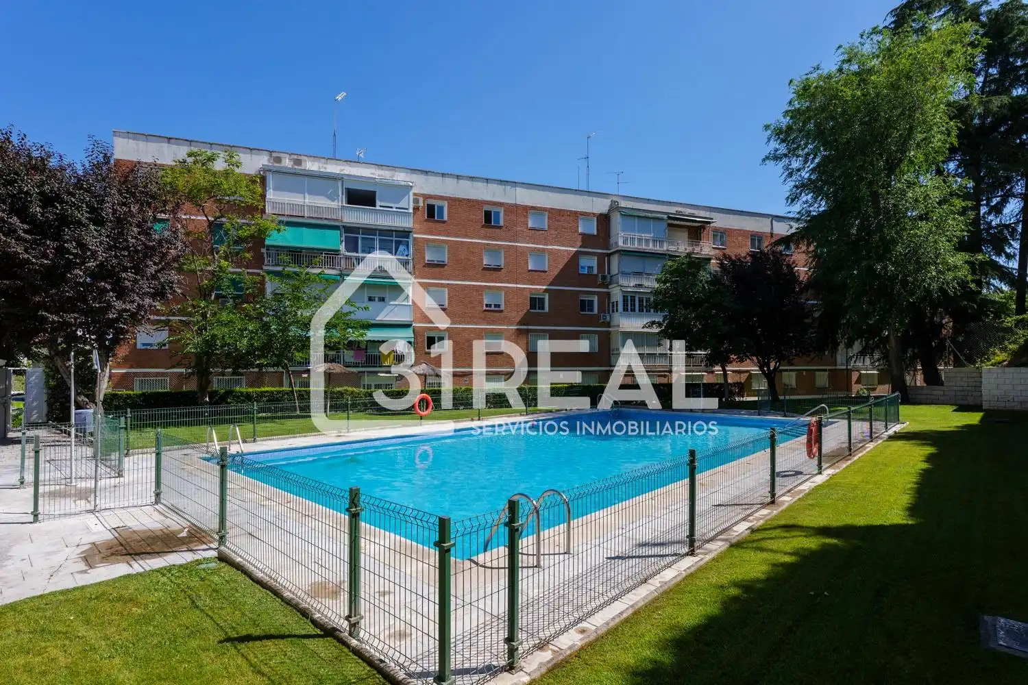 Vista exterior de Piso en venta en Madrid con Calefacción, Jardín privado y Parquet