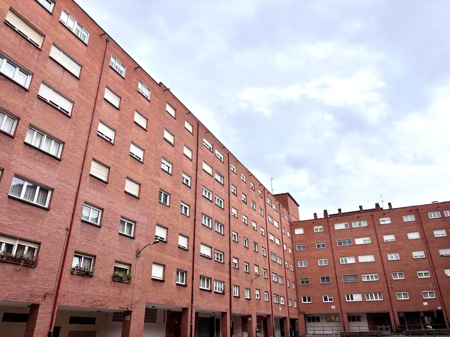 Vista exterior de Pis en venda en Gijón  amb Calefacció, Parquet i Terrassa