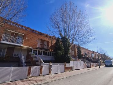 Adossat amb piscina en venda a Calle San Sebastián