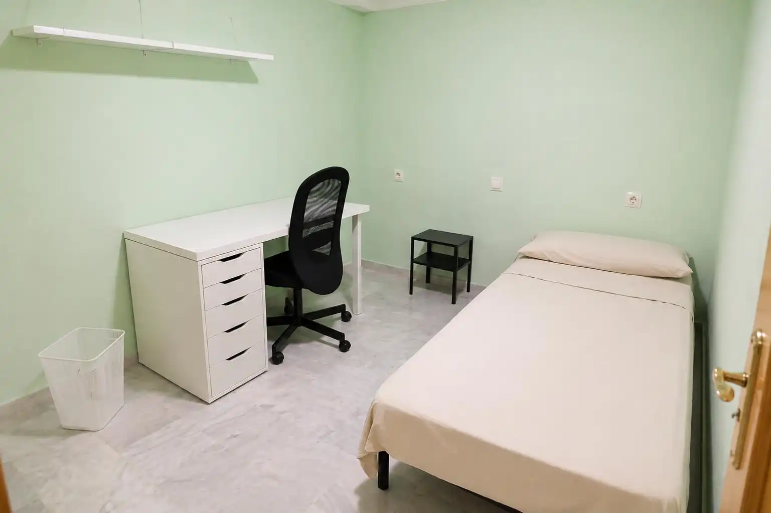 Habitación de Piso de alquiler en Málaga con Aire acondicionado, Calefacción y Jardín privado