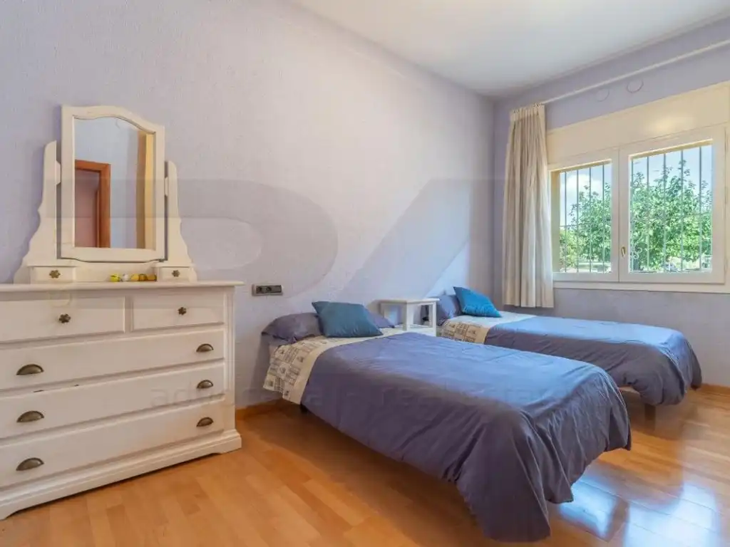 Dormitori de Casa o xalet en venda en Tarragona amb Aire condicionat, Jardí privat i Terrassa