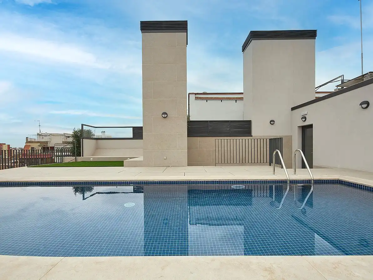 Piscina de Pis de lloguer en Barcelona amb Aire condicionat, Calefacció i Parquet
