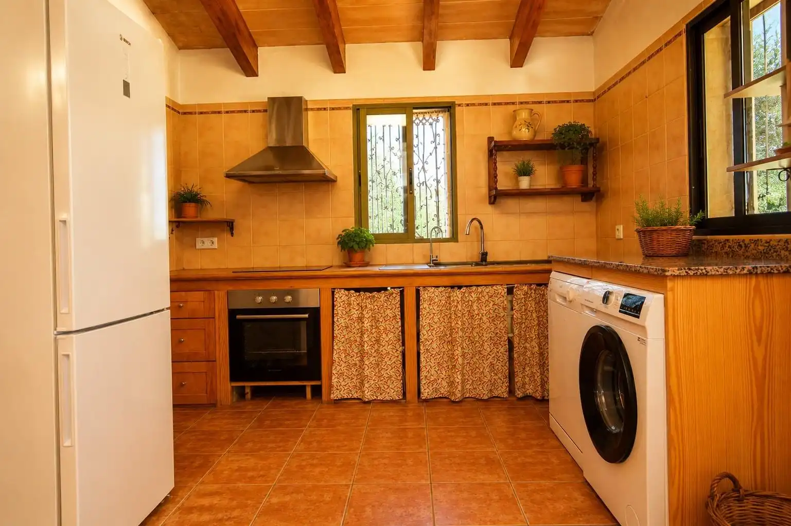 Cocina de Finca rústica de alquiler en Muro con Piscina
