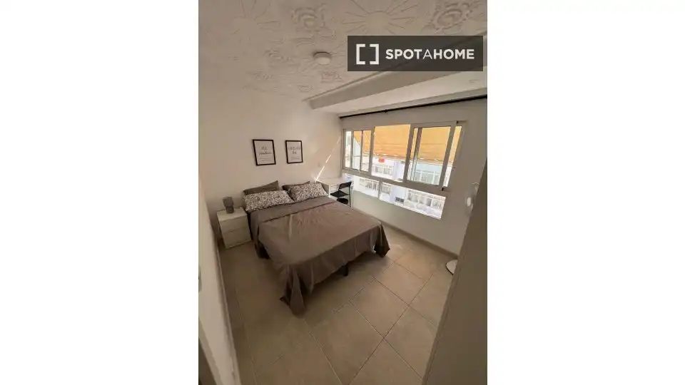 Habitación de Piso de alquiler en Valencia con Aire acondicionado, Calefacción y Amueblado