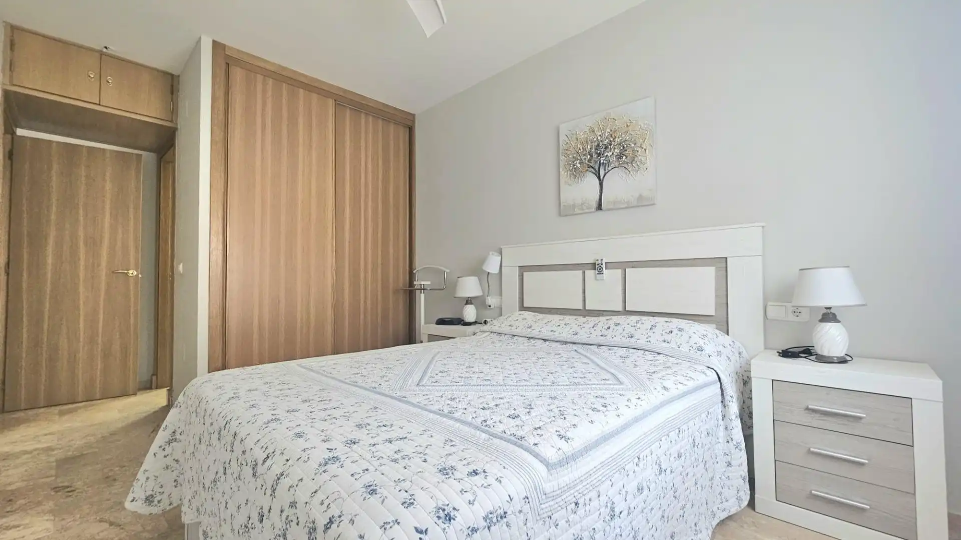 Dormitori de Pis en venda en Fuengirola amb Aire condicionat, Terrassa i Moblat