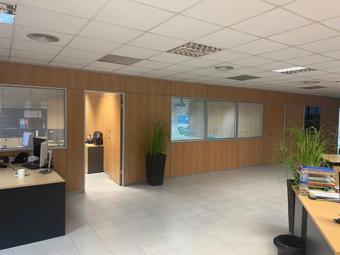 Industrial buildings for rent in Centre