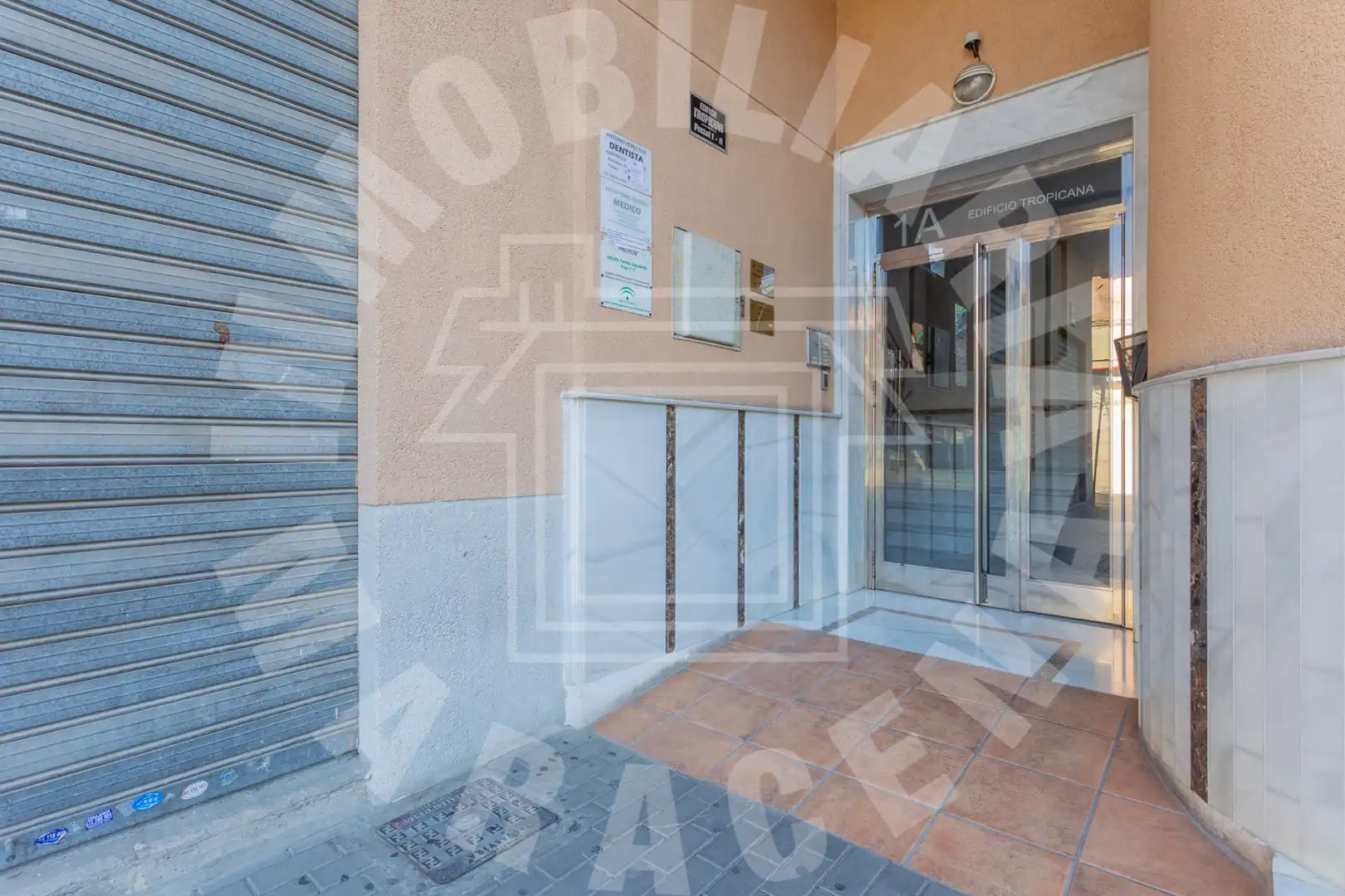 Vista exterior de Apartamento en venta en Maracena con Aire acondicionado, Terraza y Horno