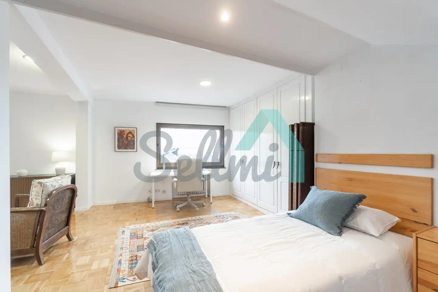 Bedroom of Flat for rent in Oviedo   with Heating, Parquet flooring and Furnished