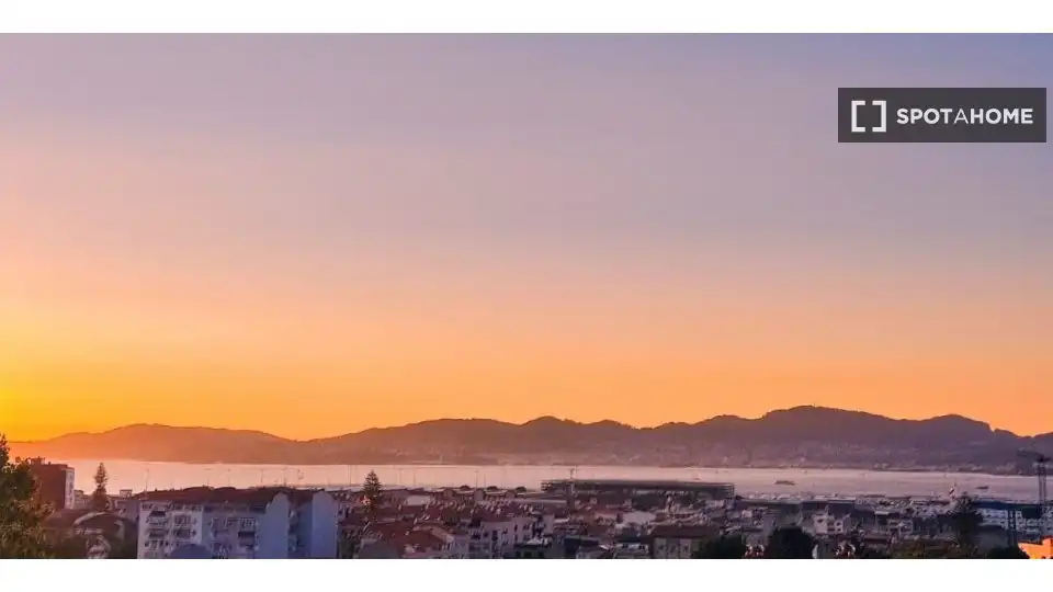 Vista exterior de Pis per a compartir en Vigo  amb Aire condicionat, Calefacció i Terrassa