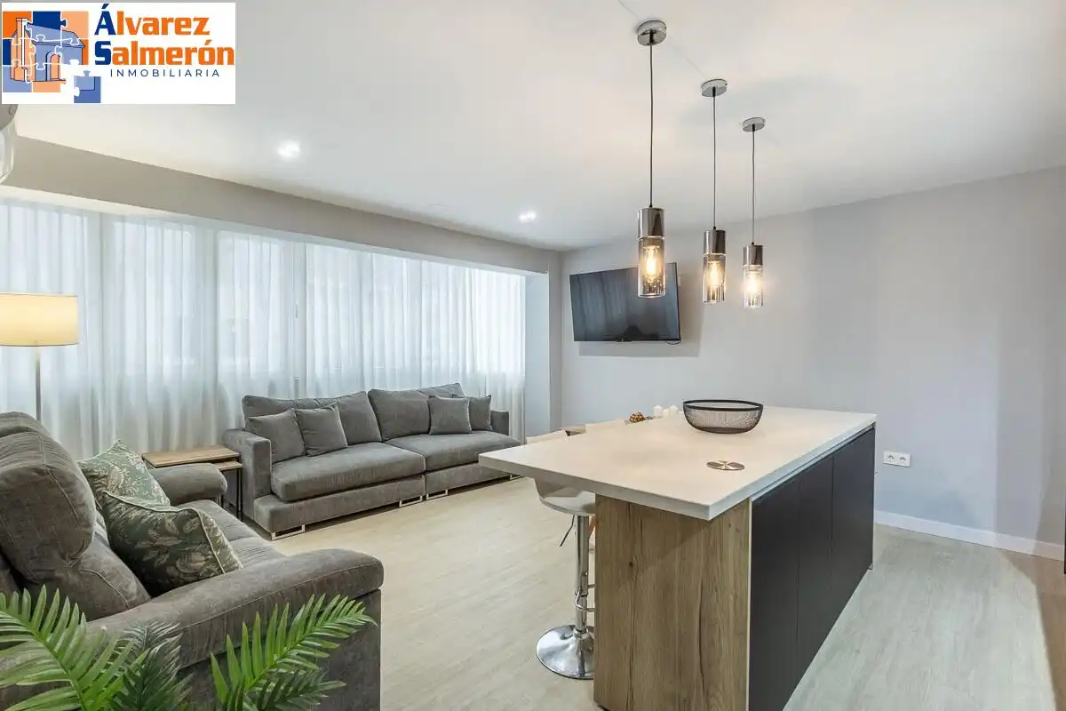Living room of Flat for rent in  Granada Capital  with Air Conditioner and Balcony