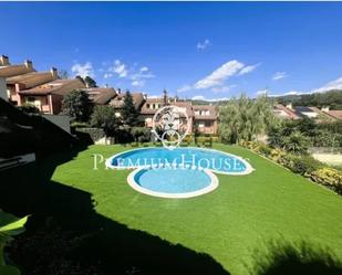 Vista exterior de Casa adosada de lloguer en Sant Andreu de Llavaneres amb Aire condicionat, Calefacció i Jardí privat