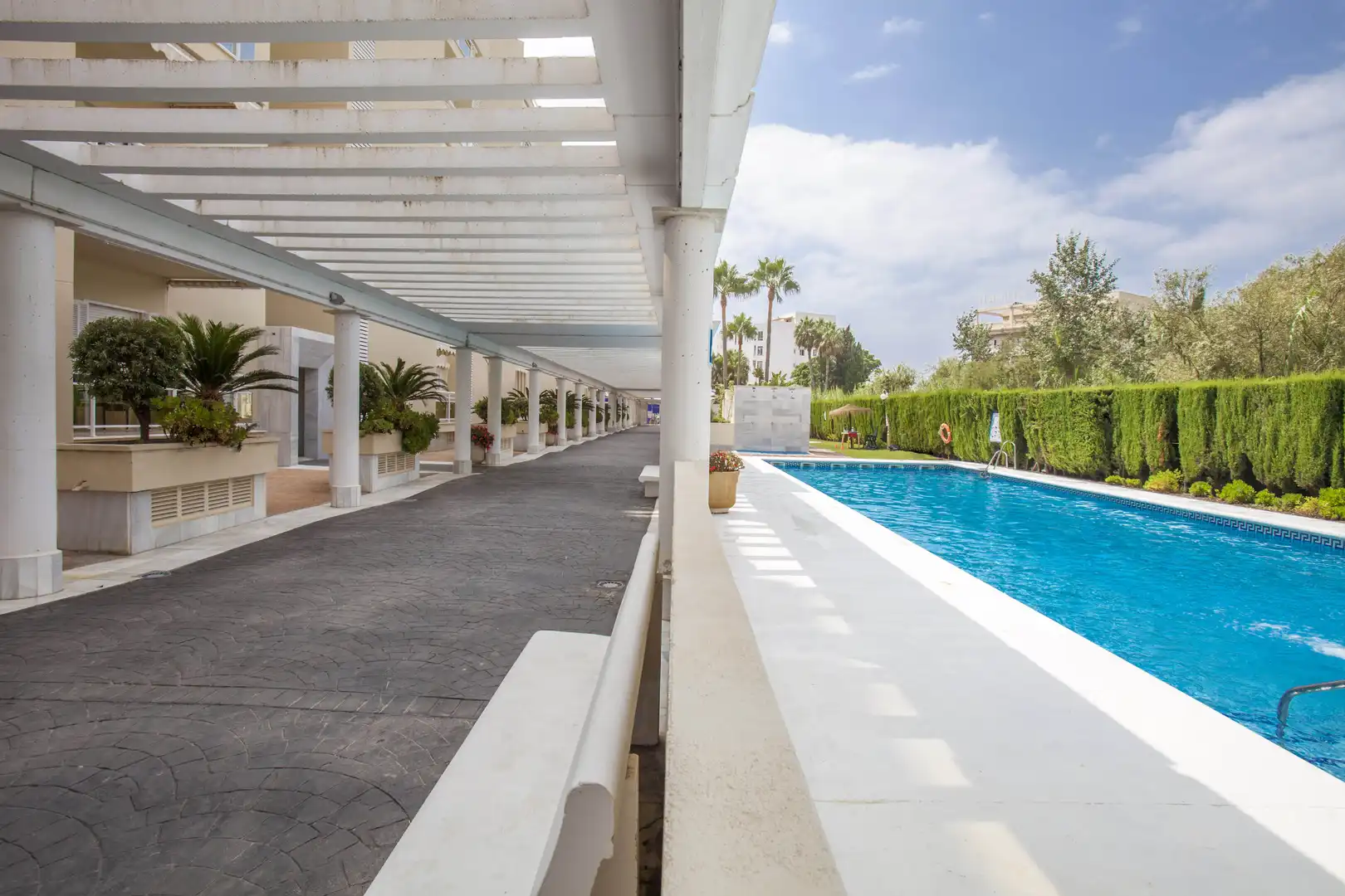 Piscina de Ático en venta en Motril con Terraza, Balcón y Piscina comunitaria